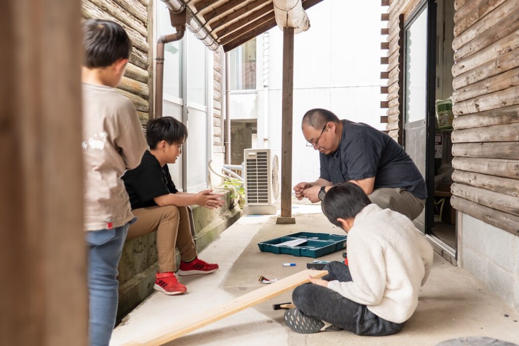 西粟倉村を“学習する村”に。子どもに「やってみたい」の種を手渡す「一般社団法人Nest」の教育プロデュース