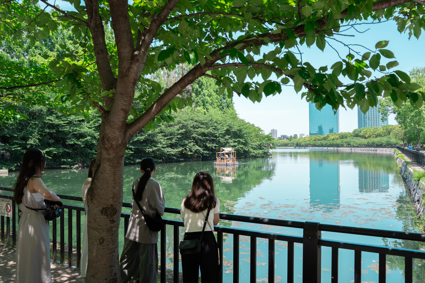 大阪・関西万博出展に向けて好出航。水都・大阪で水上を自由に動く床『海床ロボット』が実証実験